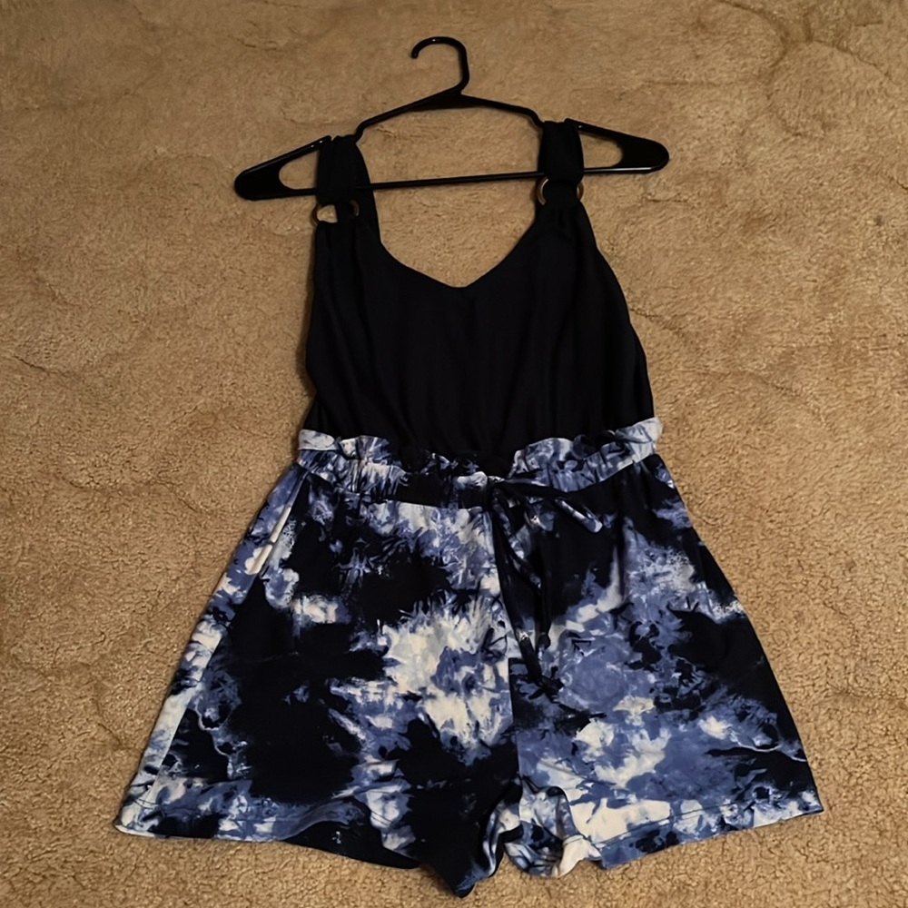 No boundaries, women’s size extra small blue and white romper - Picture 6 of 8